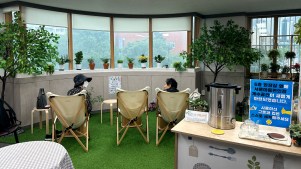 The interior of the Gwanak mind convenience store.